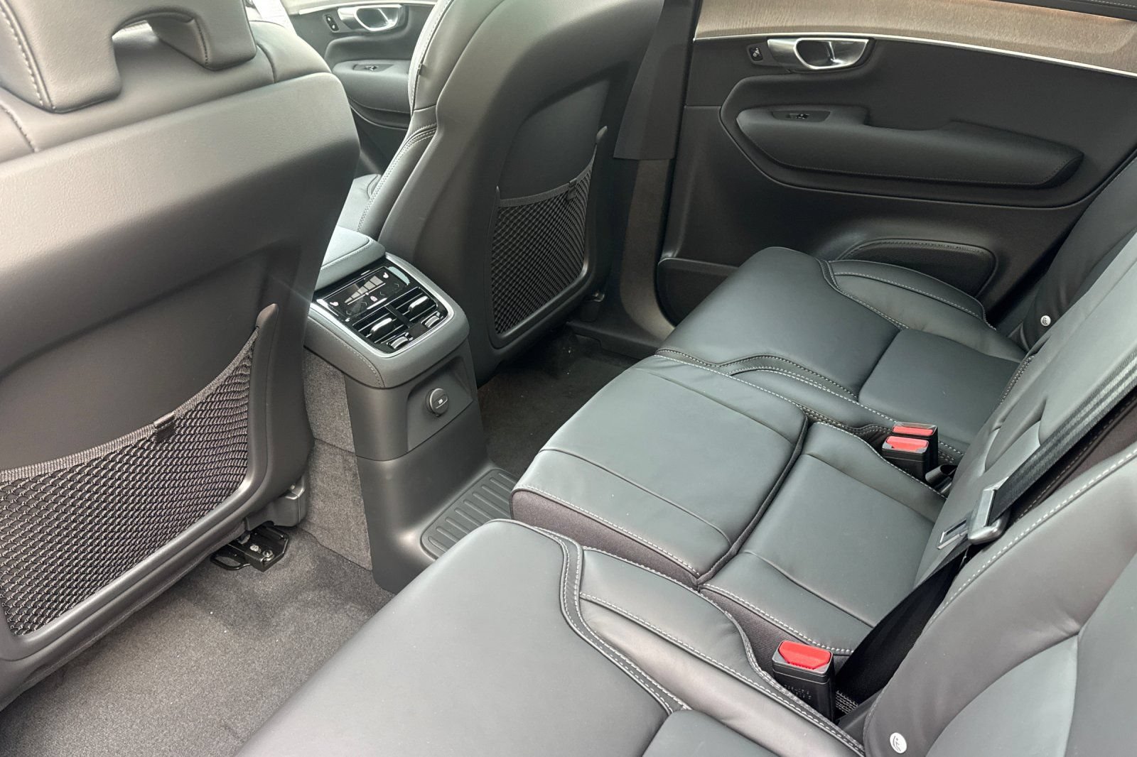 New 2026 Volvo XC90 T8 Ultra w/ Protection Package AWD/4WD image 12