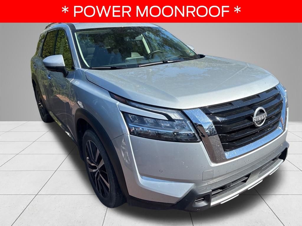 Used 2024 Nissan Pathfinder Platinum w/ Cargo Package image 3