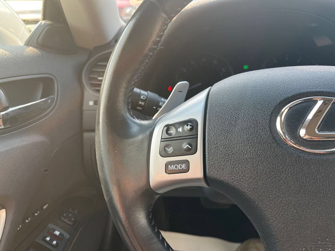 Used 2012 Lexus IS 250C w/ Luxury Pkg RWD image 12