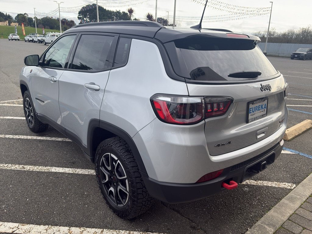 New 2026 Jeep Compass Trailhawk w/ Sun, Sound & Navigation Group AWD/4WD image 22