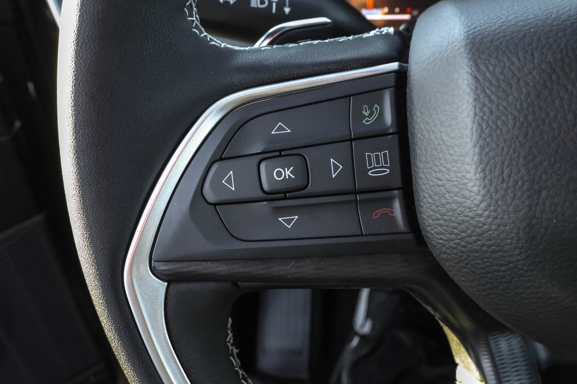 New 2025 Jeep Grand Cherokee L Altitude image 26