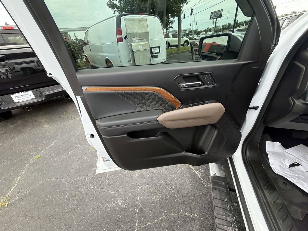 Used 2024 GMC Canyon Denali AWD/4WD image 13