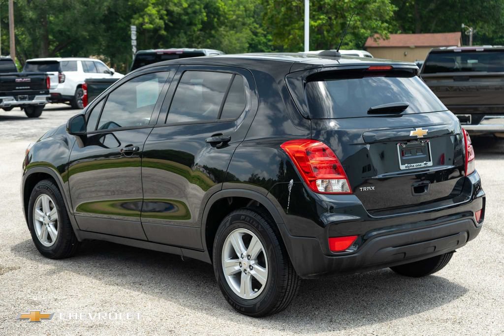Used 2021 Chevrolet Trax LS w/ Tint and Cruise Package FWD image 9