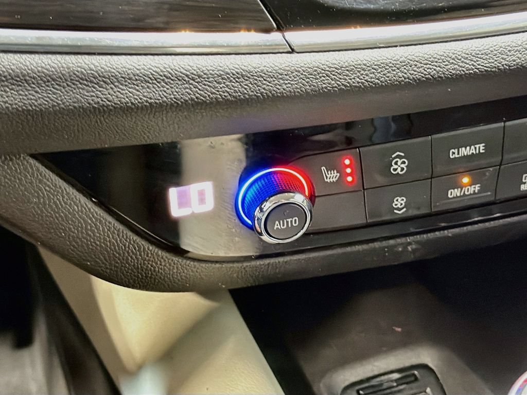 Used 2020 Buick Enclave Essence w/ Sound and Sites Package FWD image 21