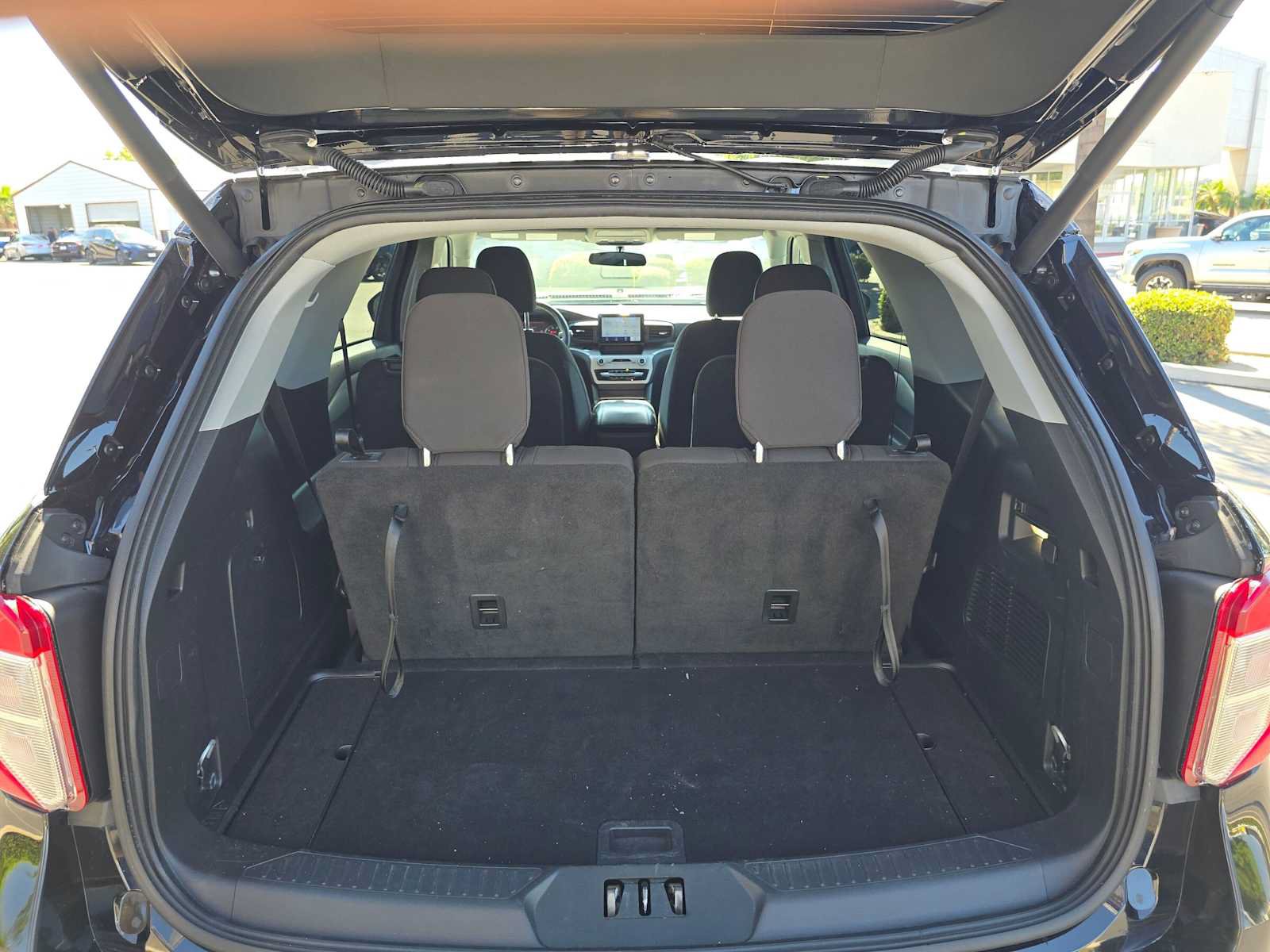 Used 2023 Ford Explorer XLT RWD image 15