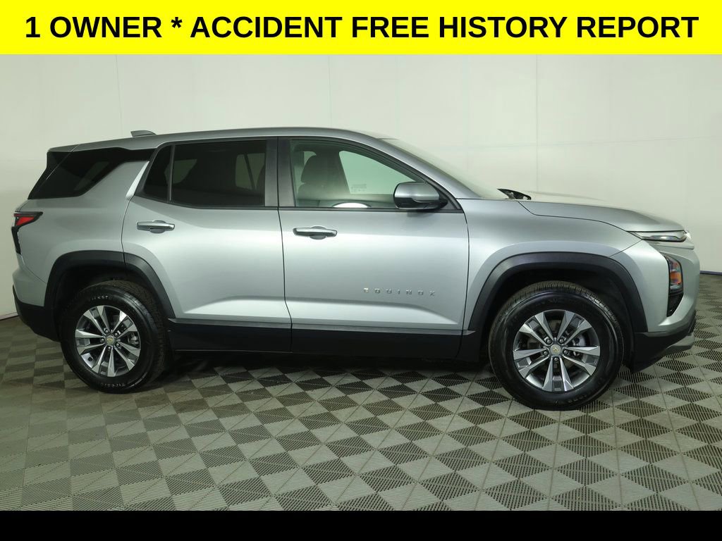 Used 2025 Chevrolet Equinox LT image 2