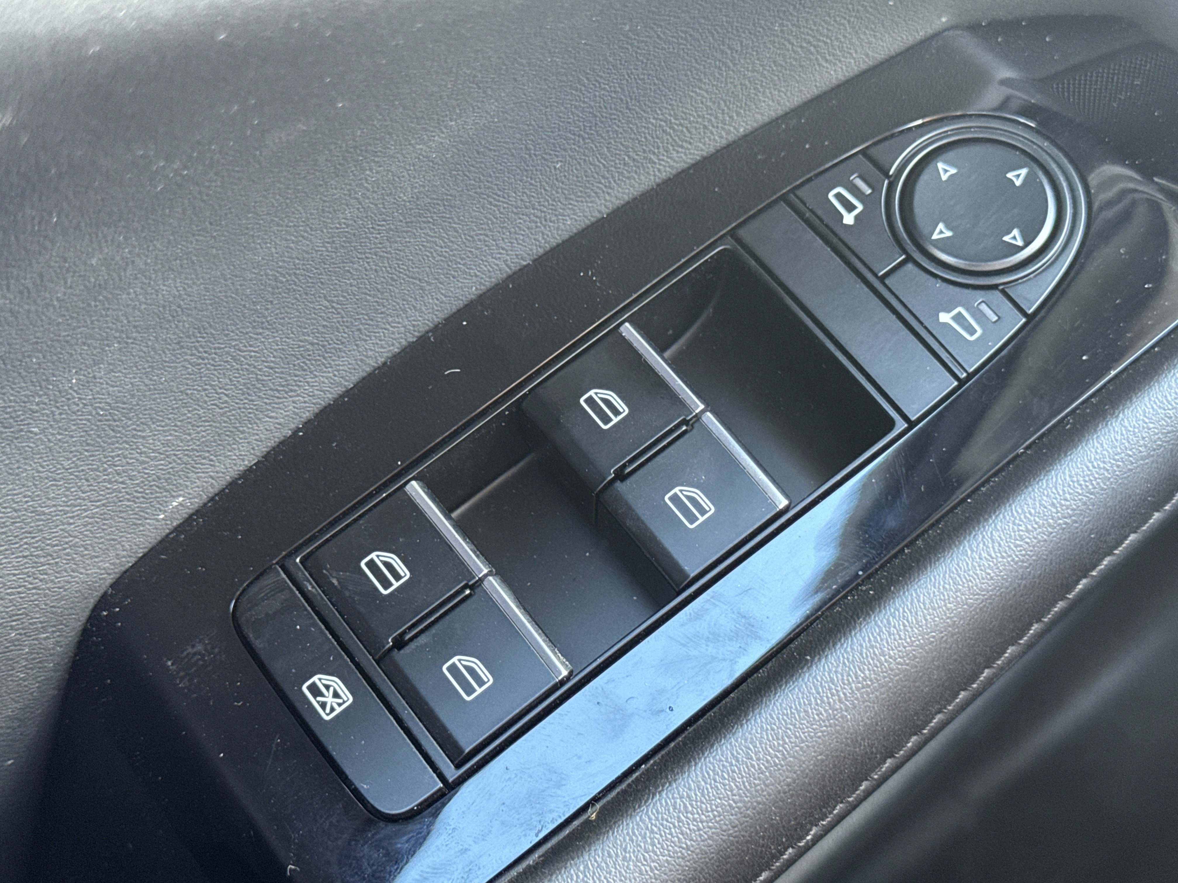 Used 2024 MAZDA MAZDA3 s image 23