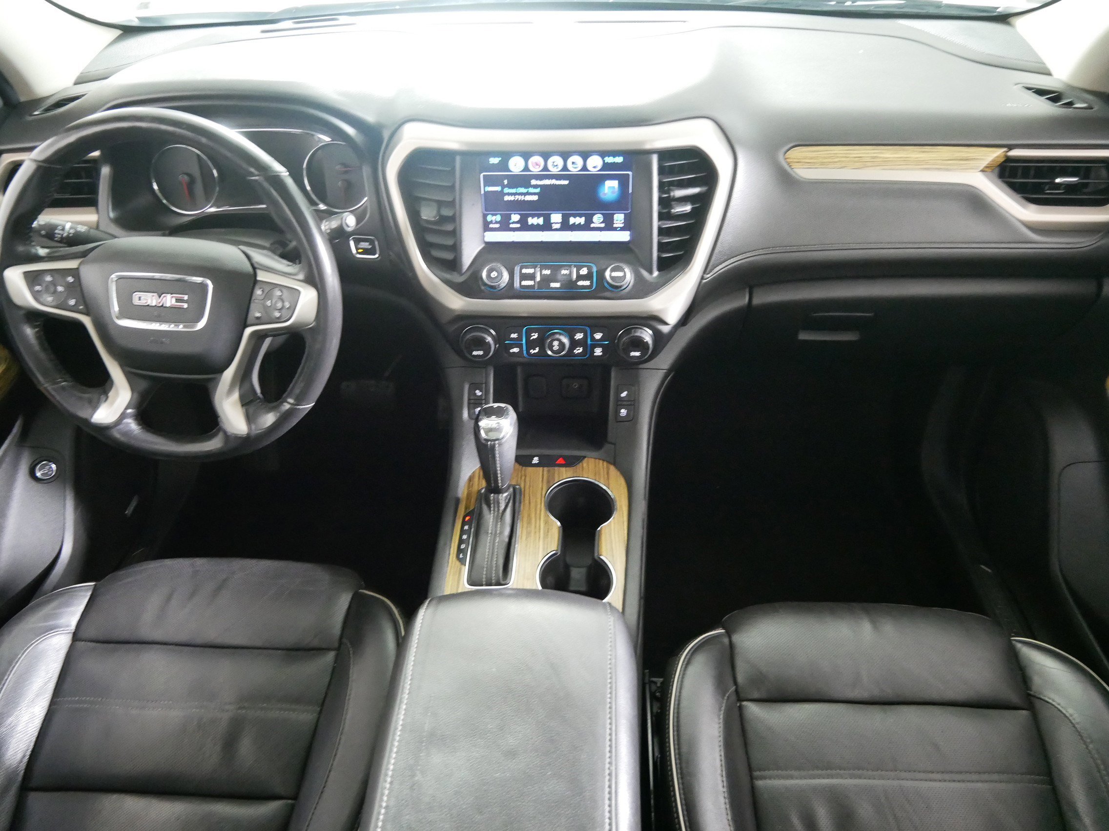 Used 2017 GMC Acadia Denali image 10