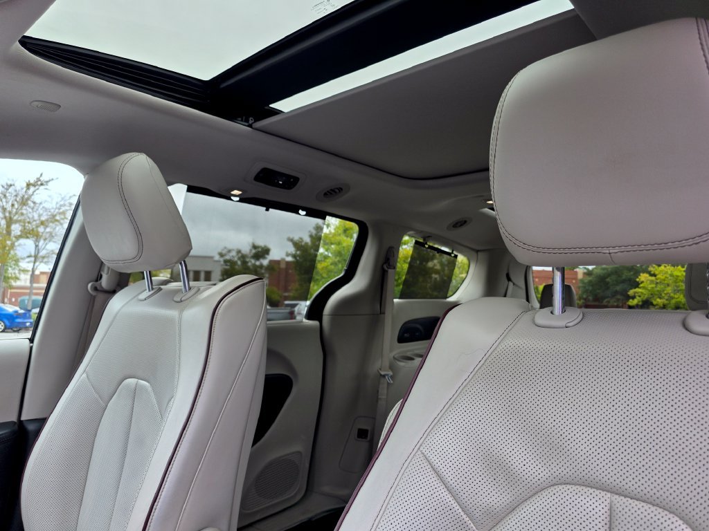 Used 2017 Chrysler Pacifica Limited FWD image 12