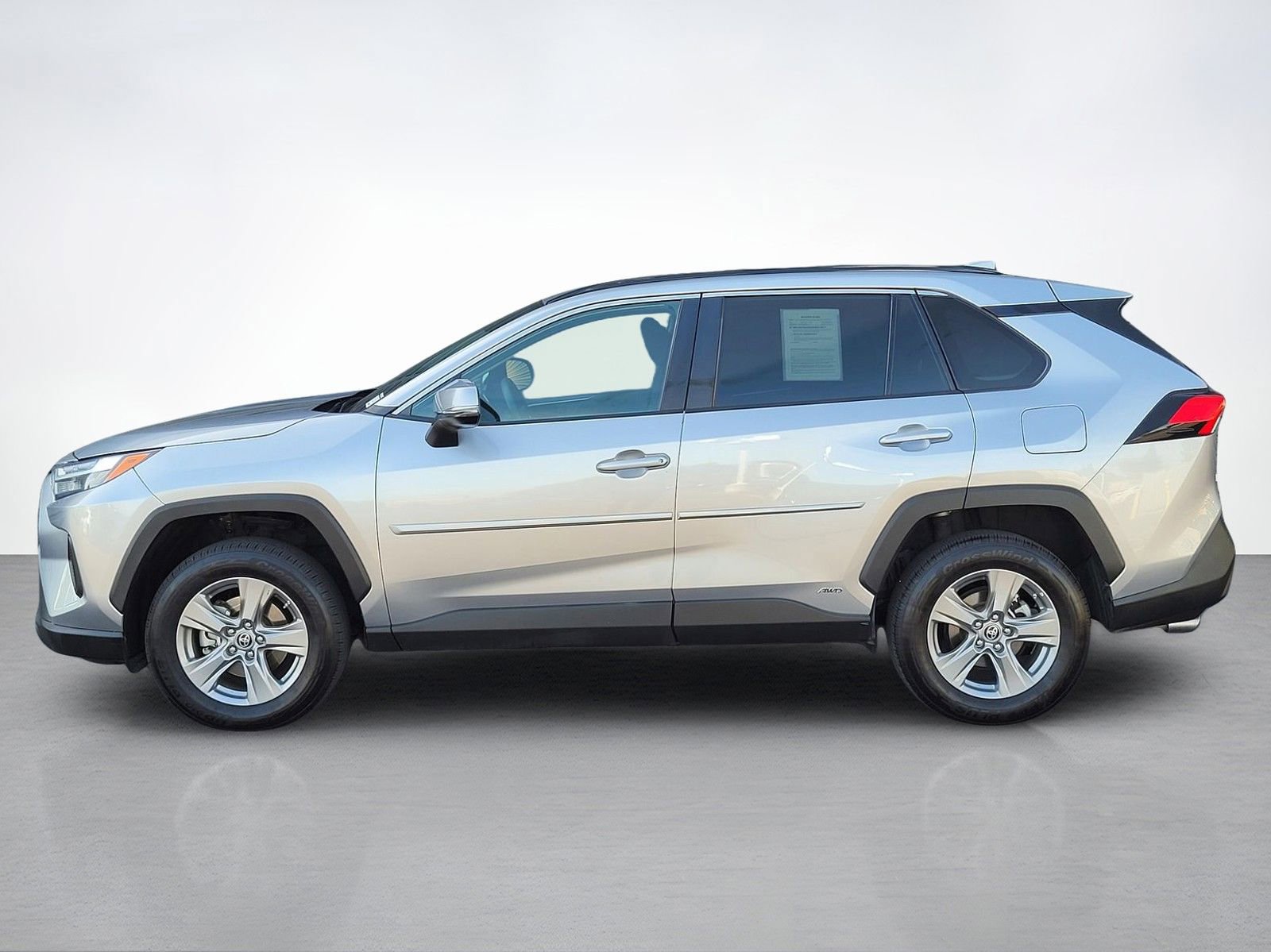 Used 2023 Toyota RAV4 LE AWD/4WD image 3