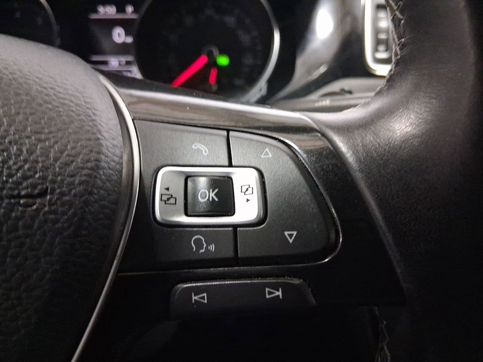 Used 2018 Volkswagen Jetta SEL FWD image 23