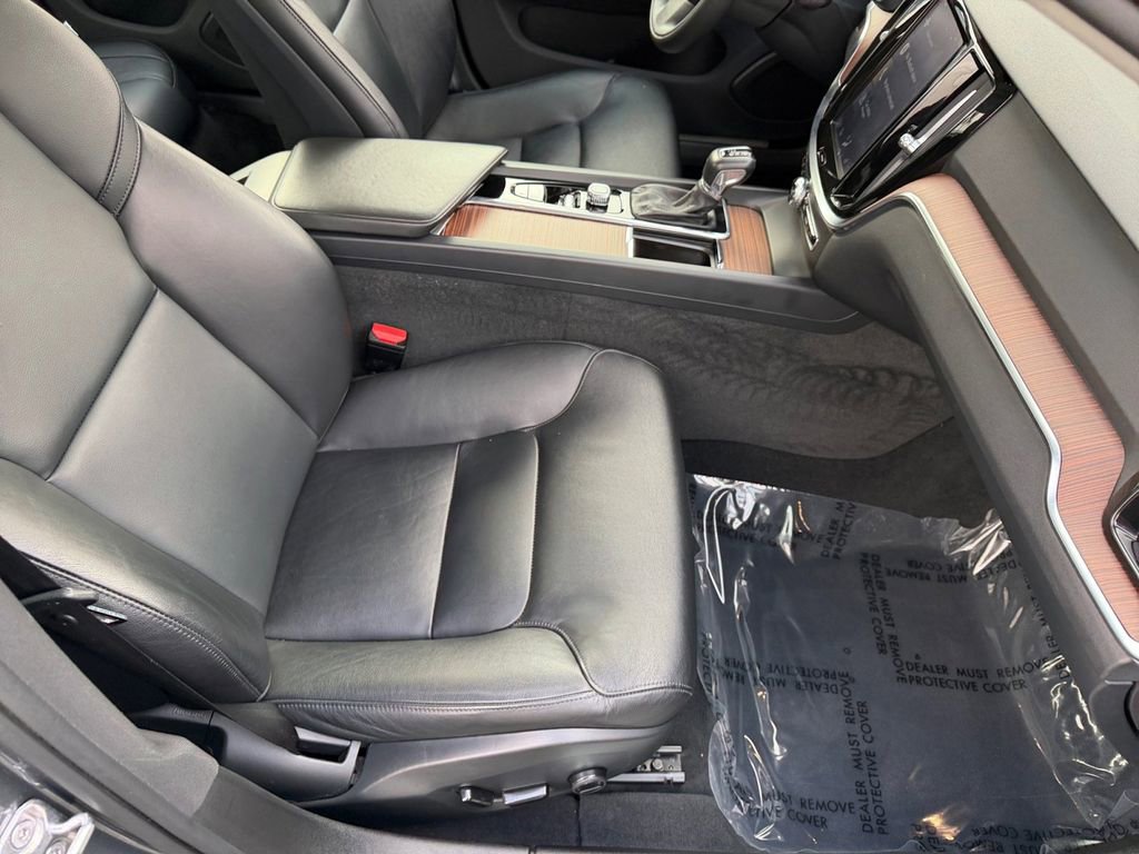 Used 2020 Volvo S60 T5 Momentum image 27