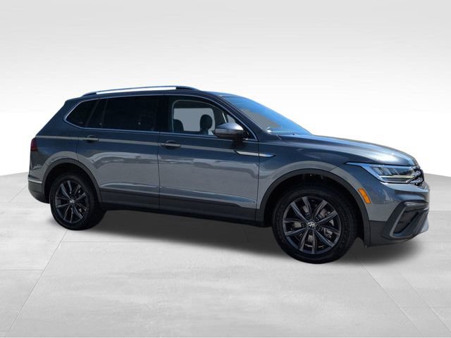 Used 2023 Volkswagen Tiguan SE w/ Panoramic Sunroof Package