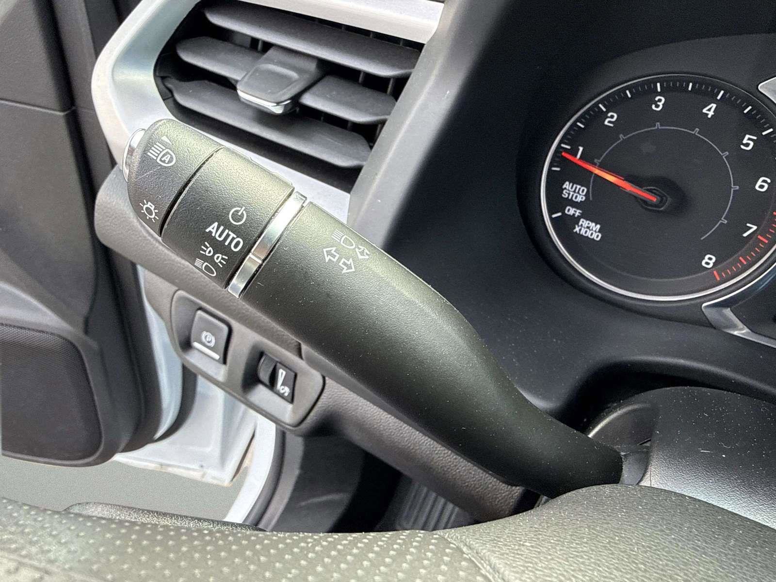 Used 2022 GMC Acadia SLE FWD image 34