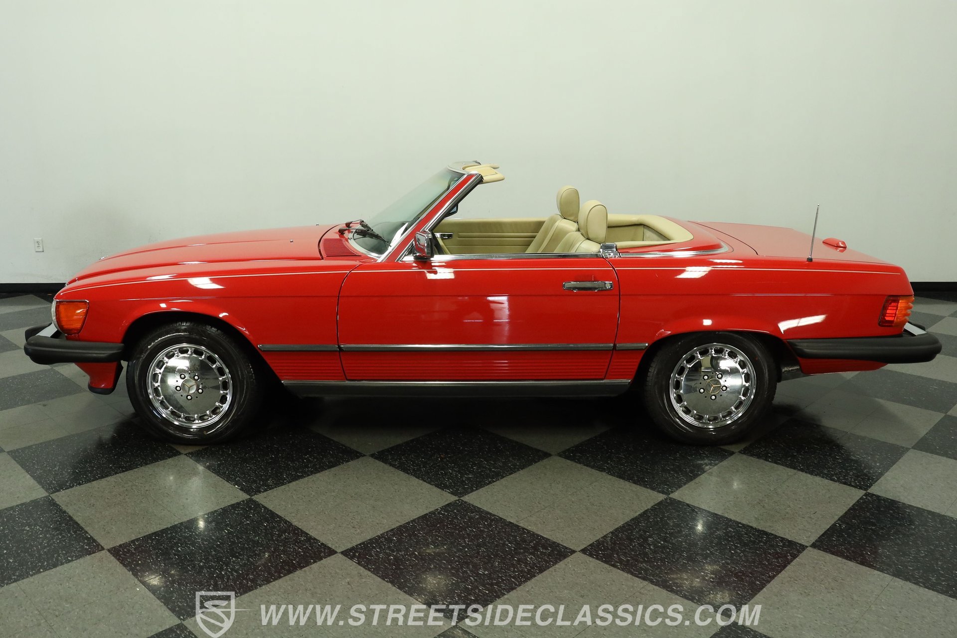 Used 1989 Mercedes-Benz 560 SL image 2