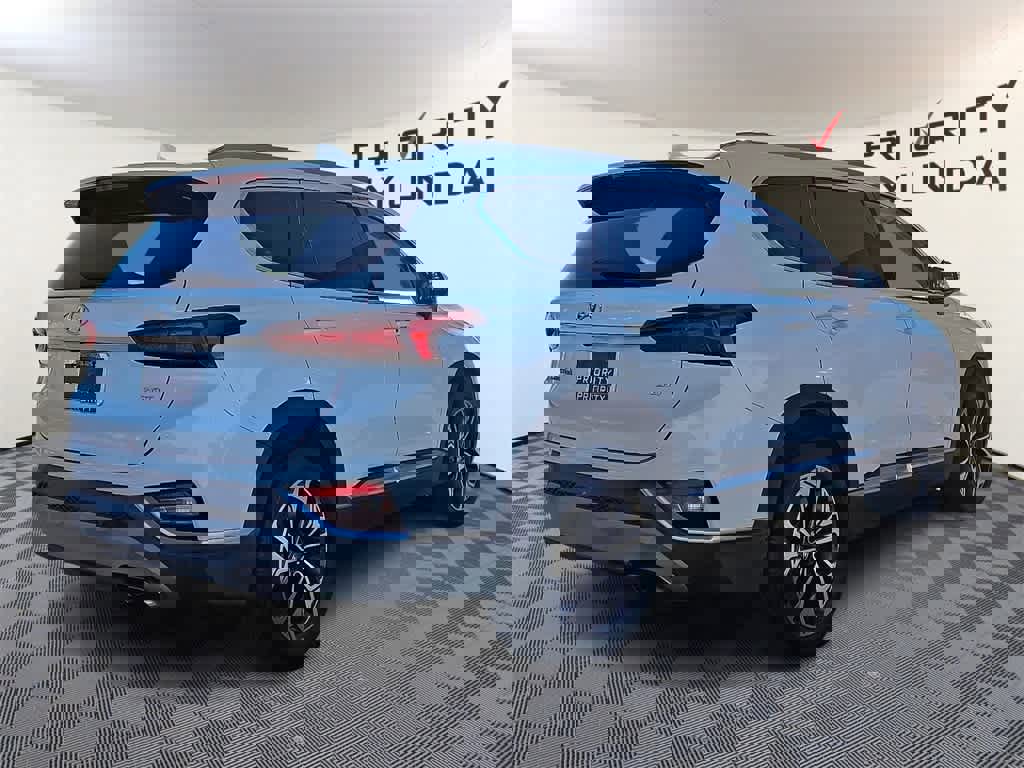 Used 2019 Hyundai Santa Fe Limited image 4