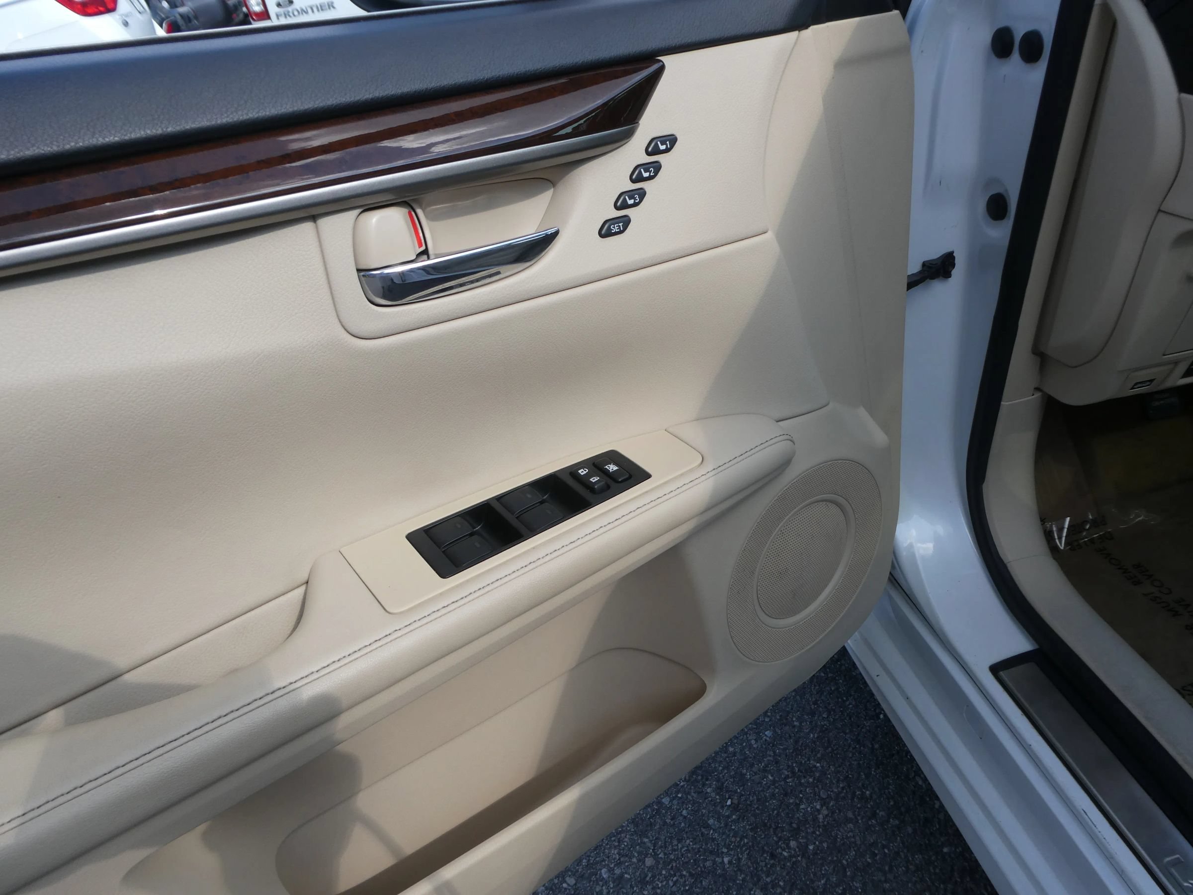 Used 2014 Lexus ES 350 w/ Luxury Package FWD image 16