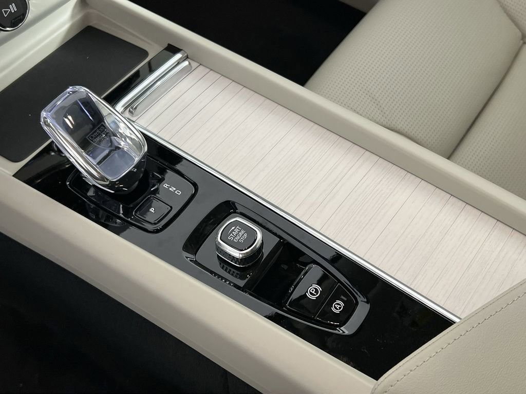 New 2026 Volvo XC60 T8 Ultra w/ Climate Package image 19