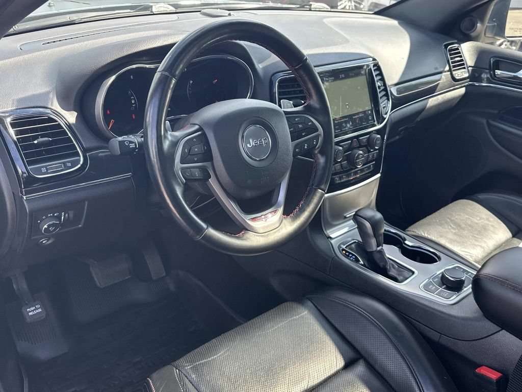 Used 2021 Jeep Grand Cherokee Trailhawk w/ Trailhawk Luxury Group AWD/4WD image 2