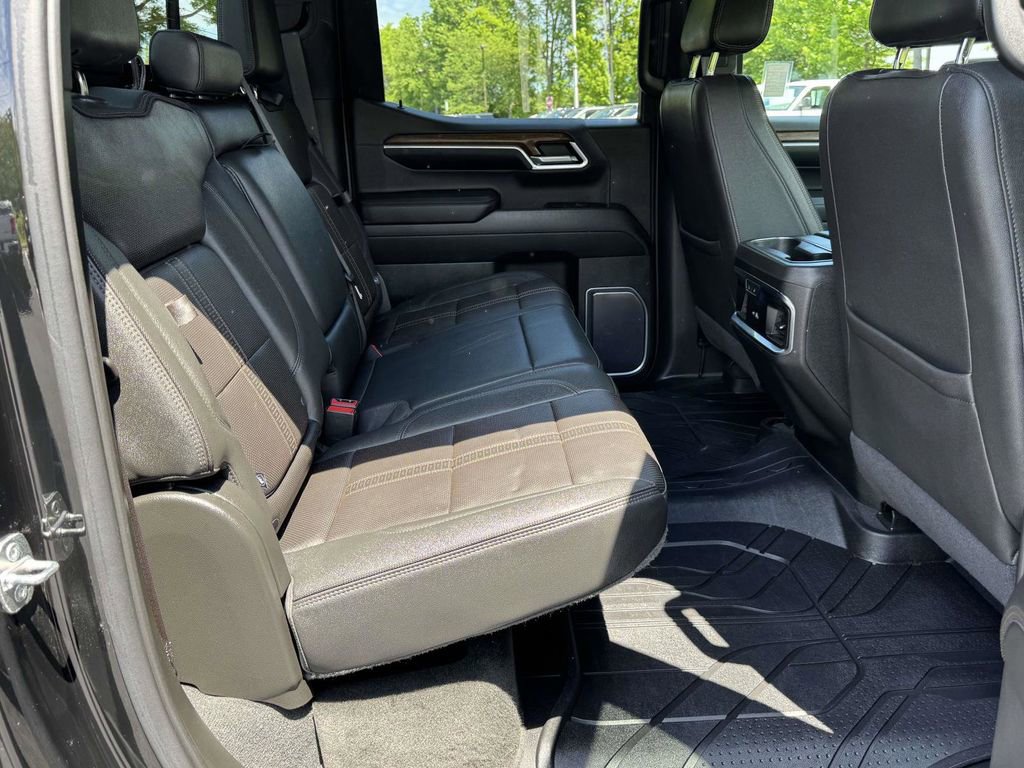 Used 2022 Chevrolet Silverado 1500 High Country w/ High Country Premium Package AWD/4WD image 15