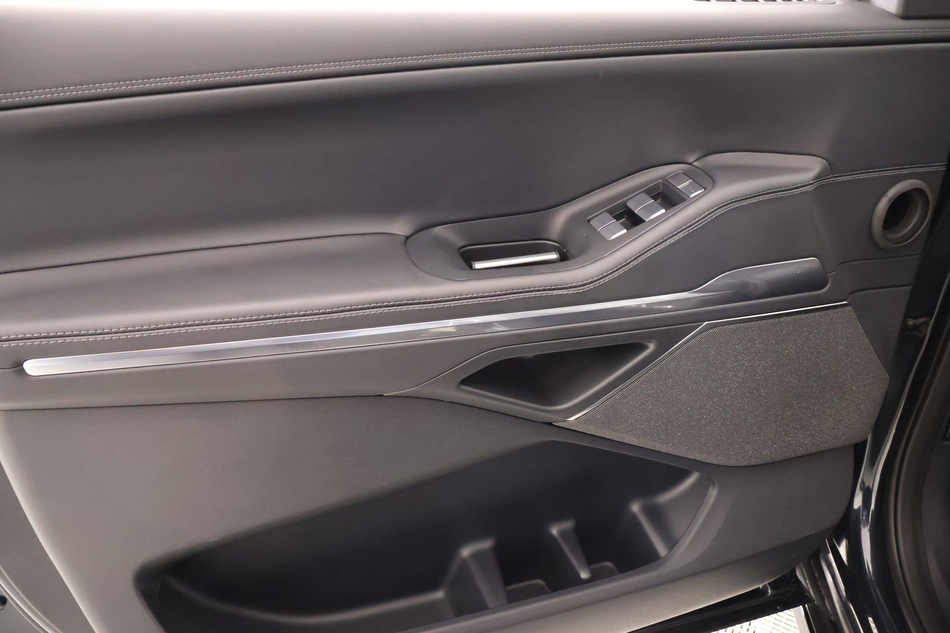 New 2026 Lincoln Navigator Reserve w/ Jet Appearance Package image 17