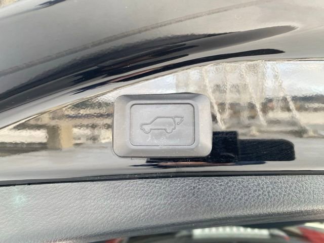 Used 2015 Toyota RAV4 Limited image 10