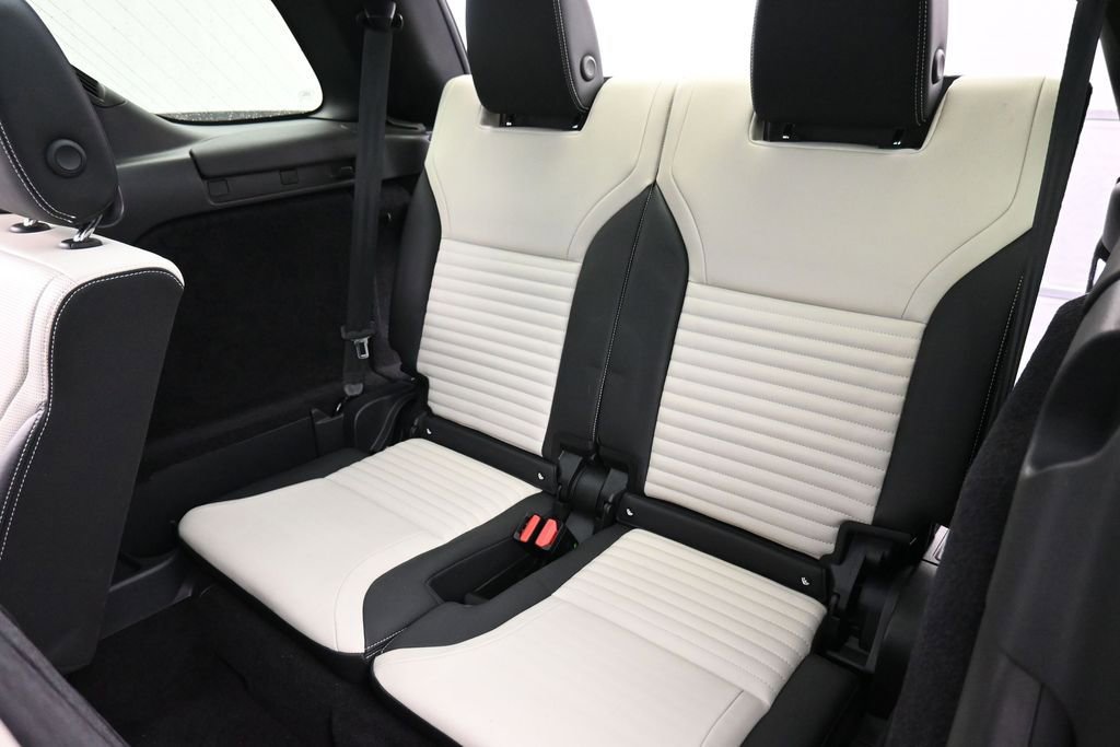 Used 2023 Land Rover Discovery HSE R-Dynamic AWD/4WD image 18
