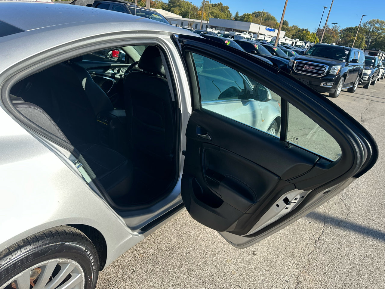 Used 2011 Buick Regal CXL w/ RL4 Preferred Equipment Group image 11