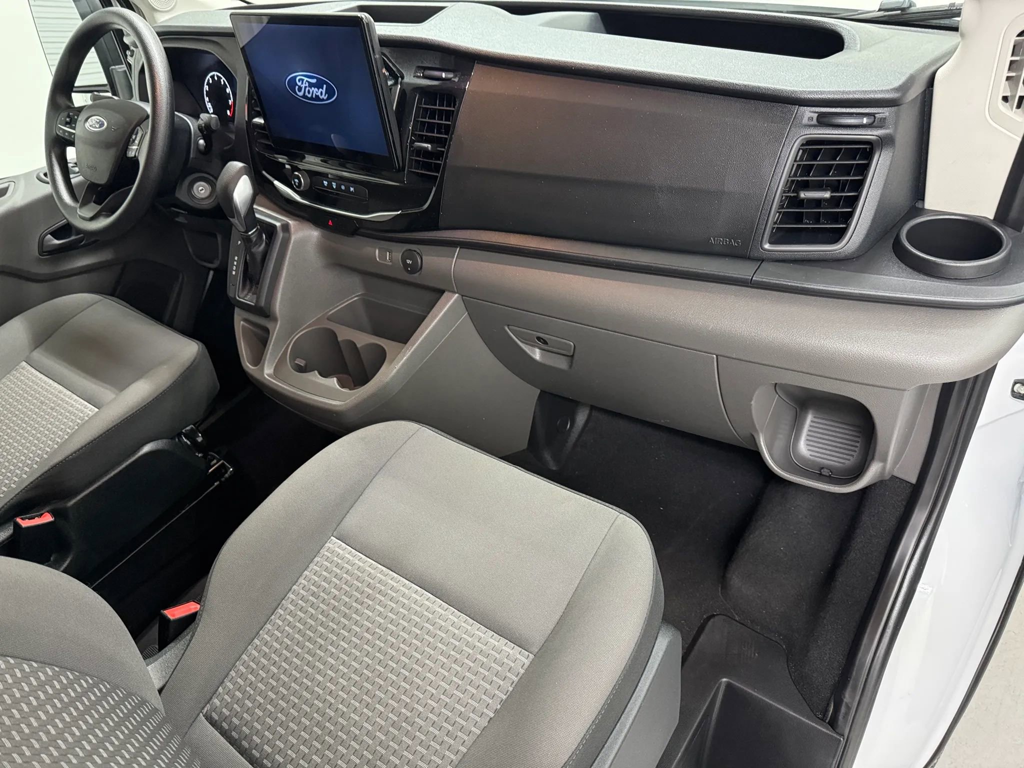Used 2025 Ford Transit 350 XLT image 10
