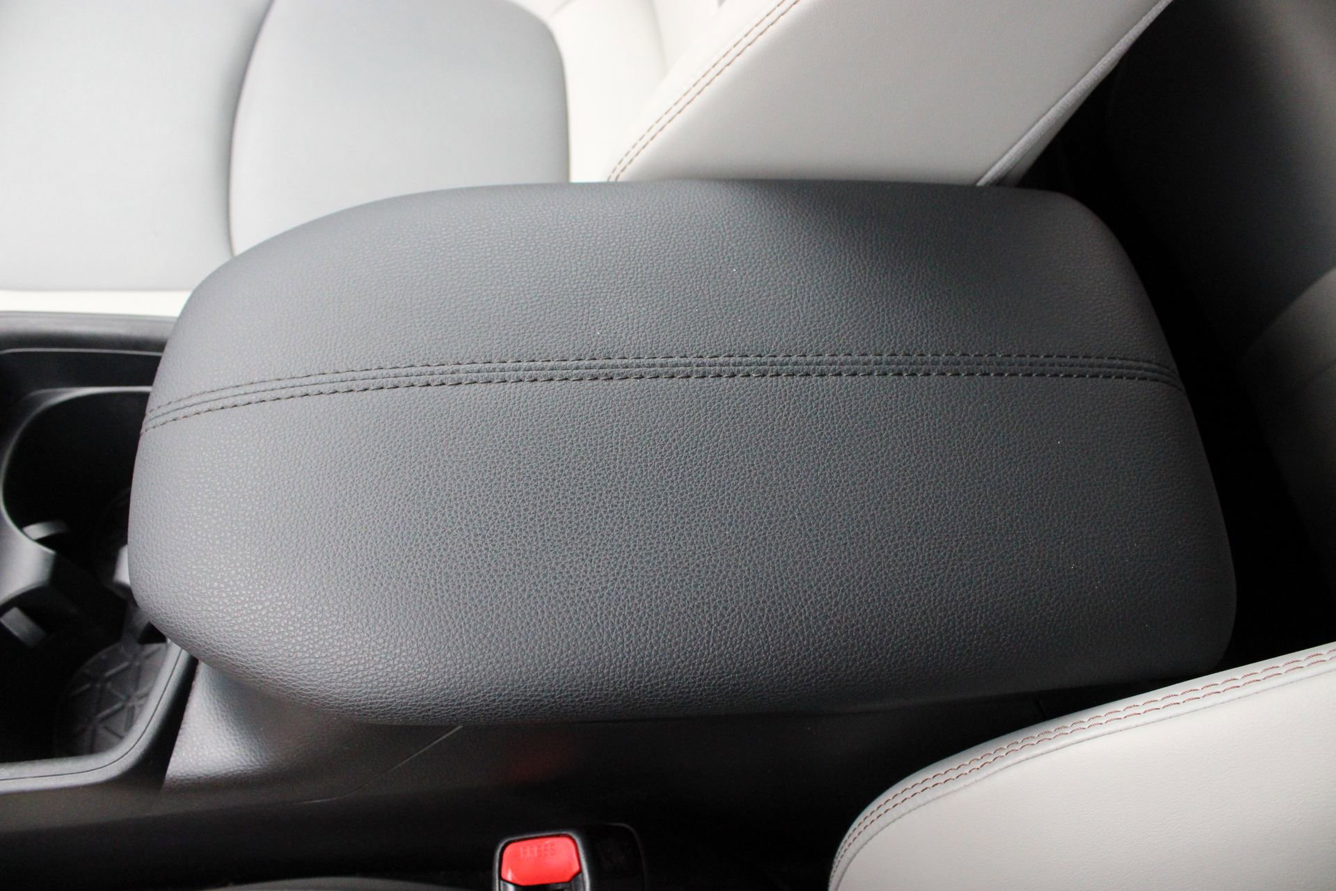 Used 2020 Toyota RAV4 XLE Premium AWD/4WD image 45