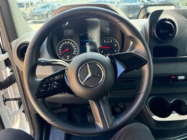 Used 2025 Mercedes-Benz Sprinter 2500 image 21
