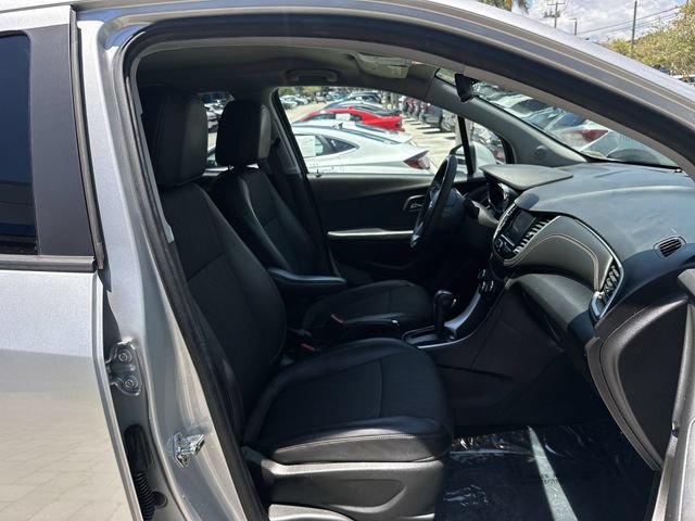 Used 2022 Chevrolet Trax LT w/ LT Convenience Package FWD image 29