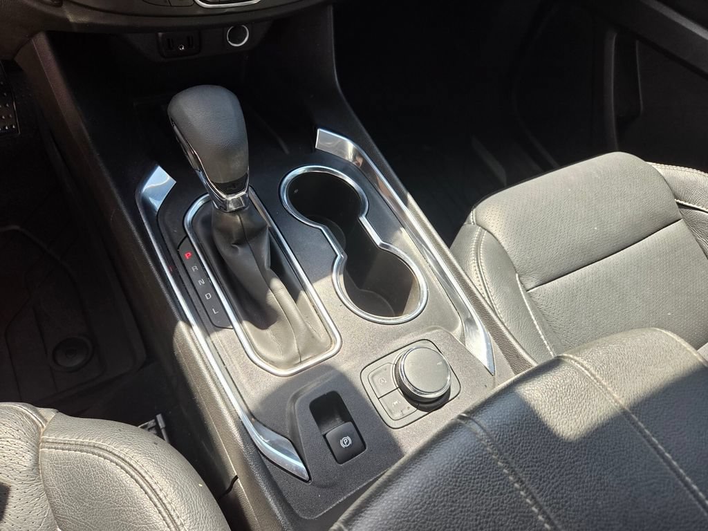 Used 2023 Chevrolet Traverse LT FWD image 27