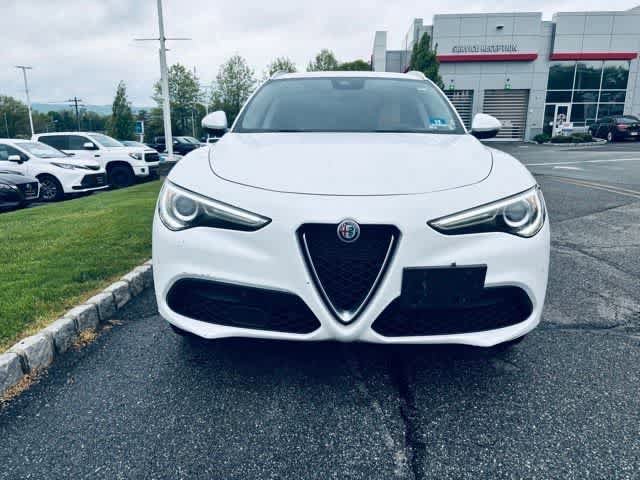 Used 2020 Alfa Romeo Stelvio Ti w/ Active Blind Spot Package AWD/4WD image 2