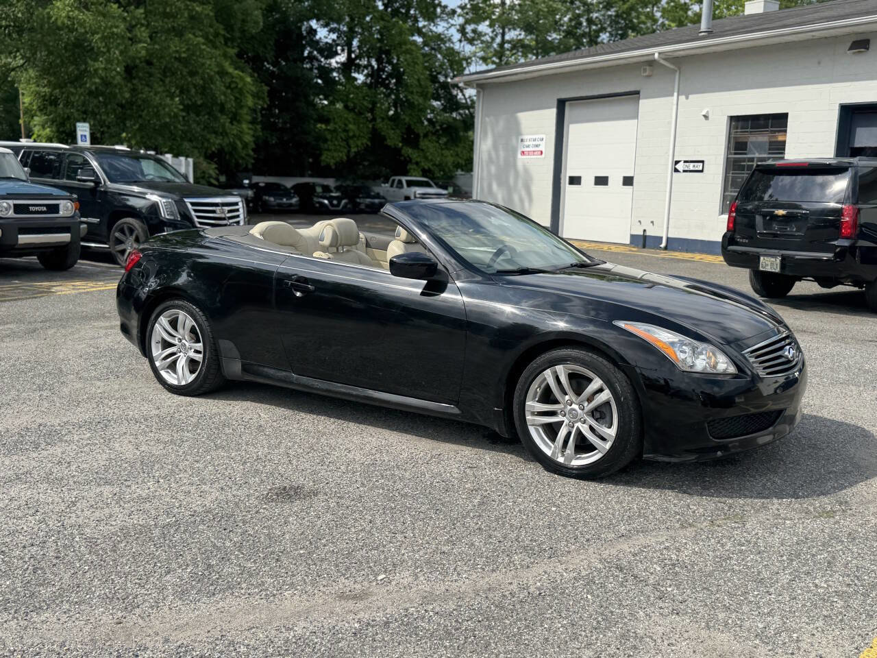 Used 2010 INFINITI G37 Base 2dr Convertible w/ Premium Pkg image 7