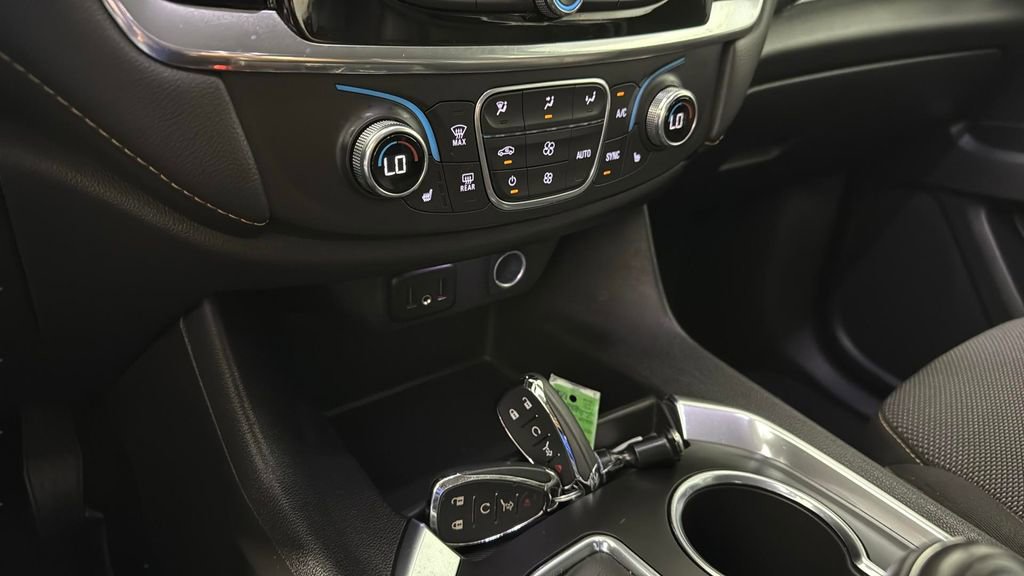 Used 2020 Chevrolet Traverse LT image 13