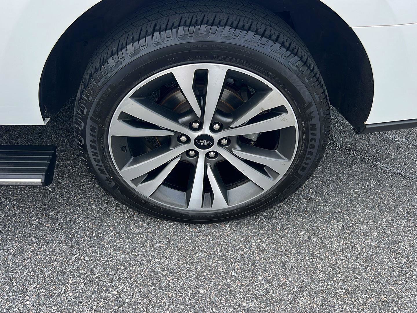 Used 2021 Ford Expedition Limited image 43