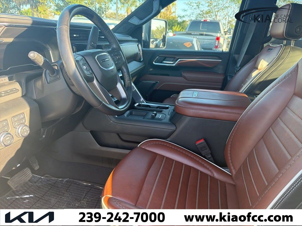Used 2025 GMC Sierra 2500 Denali Ultimate image 3