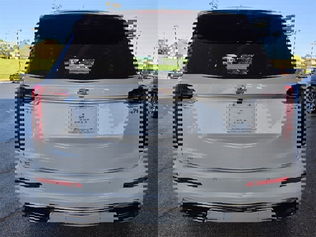 New 2025 Cadillac XT6 Luxury image 5