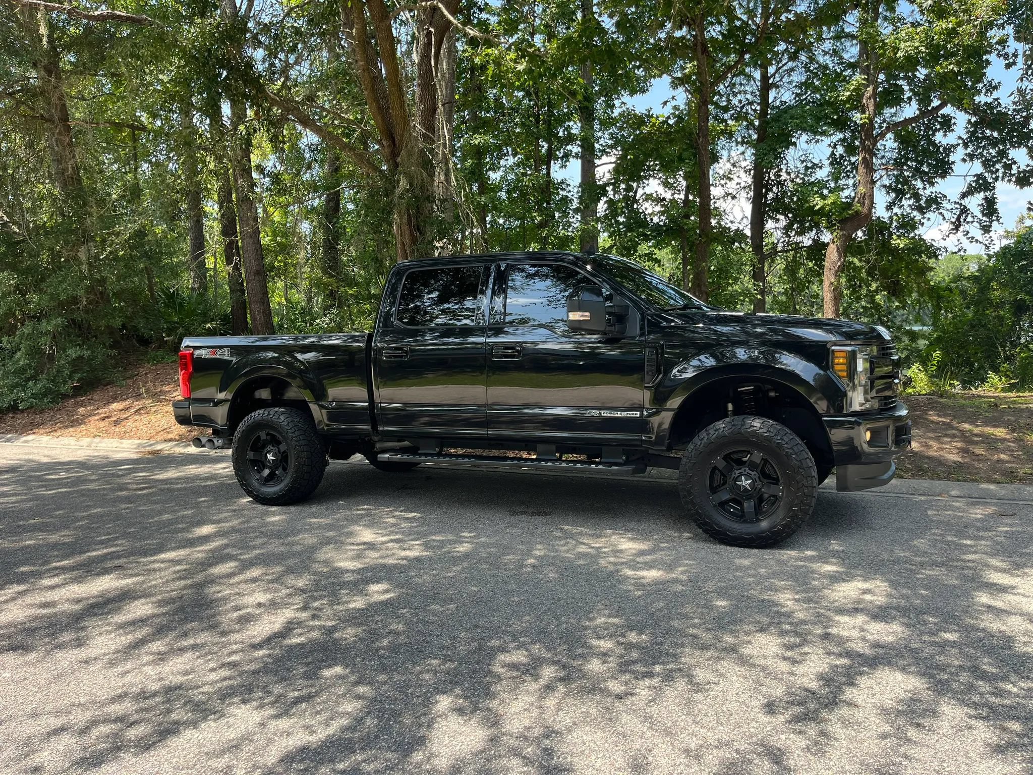Used 2019 Ford F250 Lariat w/ Lariat Ultimate Package AWD/4WD image 3