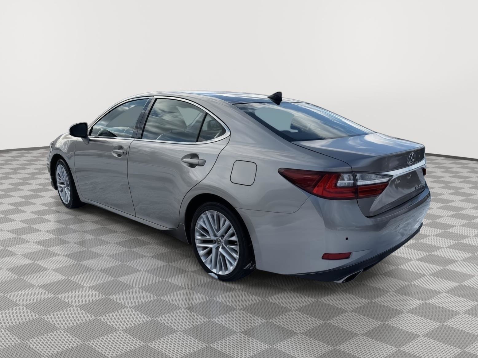 Used 2018 Lexus ES 350 w/ Luxury Package w/Wood Trim image 7