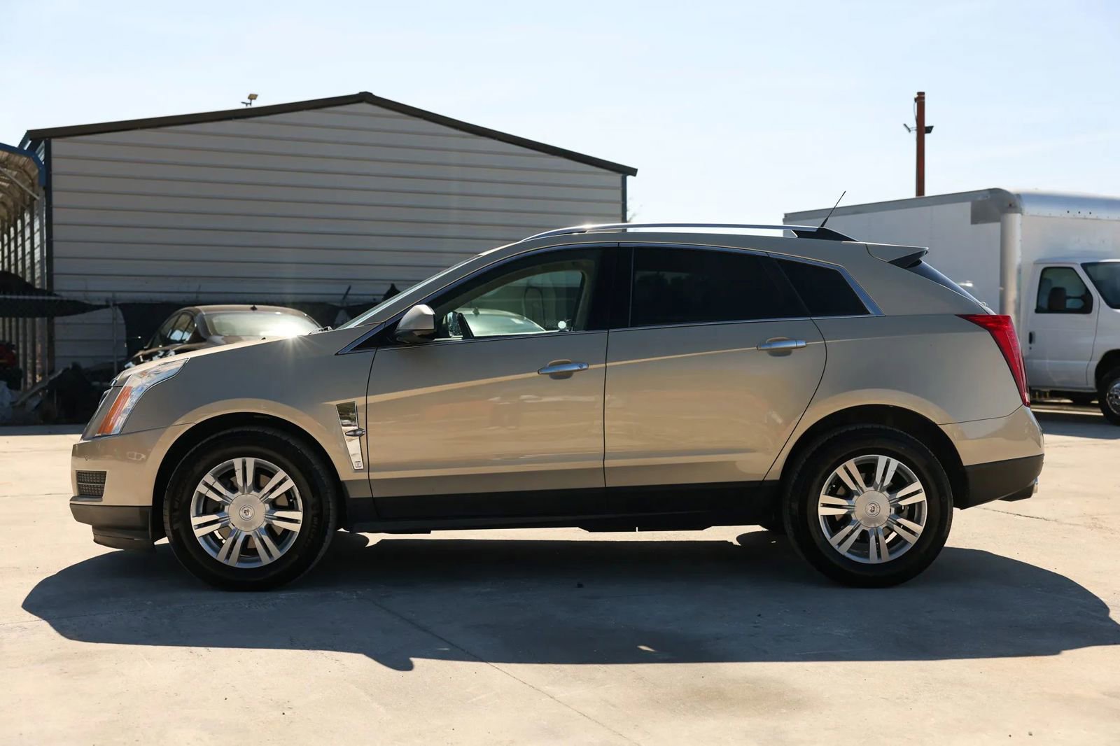 Used 2010 Cadillac SRX Luxury image 2