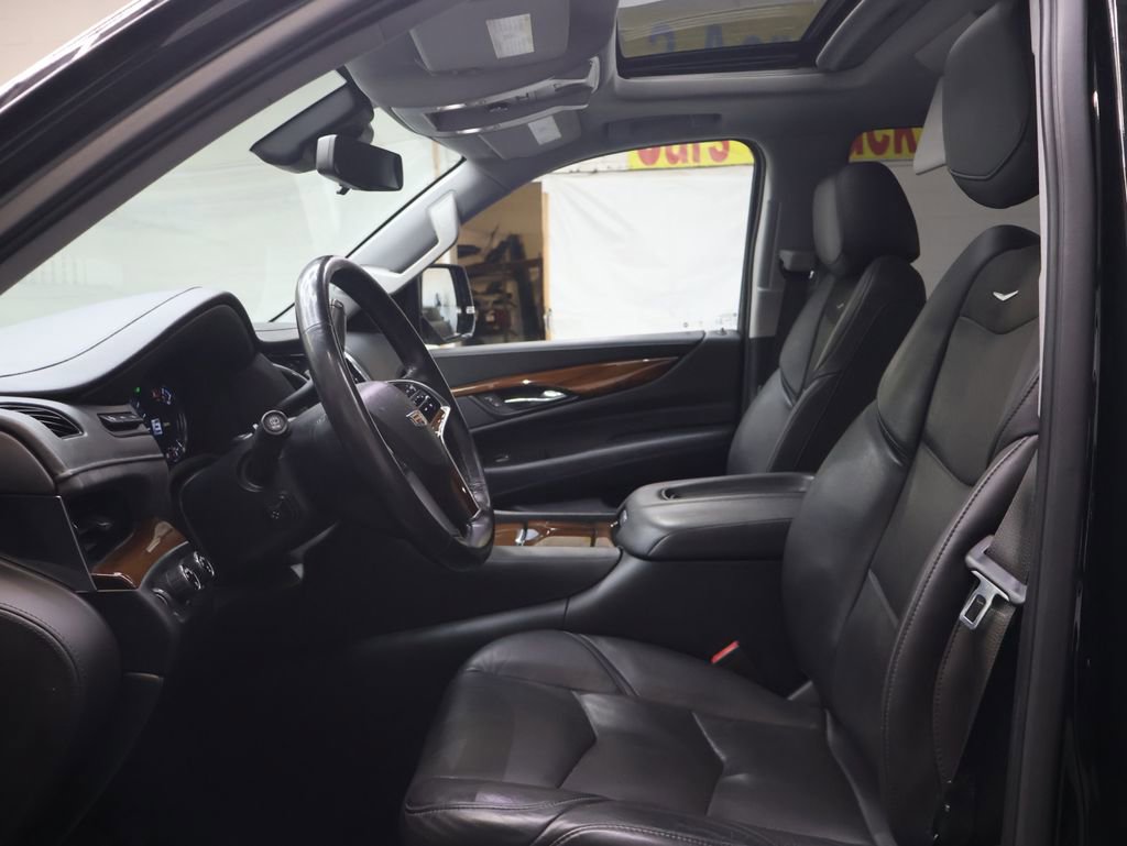Used 2020 Cadillac Escalade Luxury AWD/4WD image 19