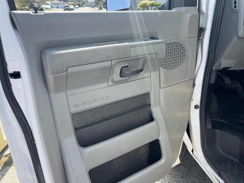 Used 2022 Ford E-350 and Econoline 350 Super Duty RWD image 15