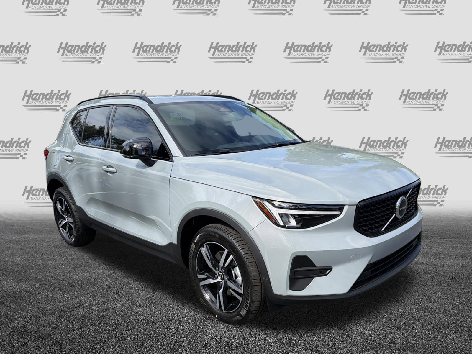 New 2026 Volvo XC40 B4 Core w/ Climate Package image 2