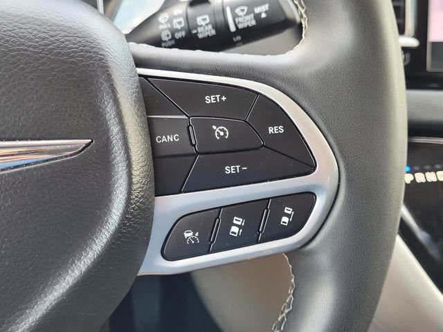 Used 2024 Chrysler Pacifica Touring-L image 20