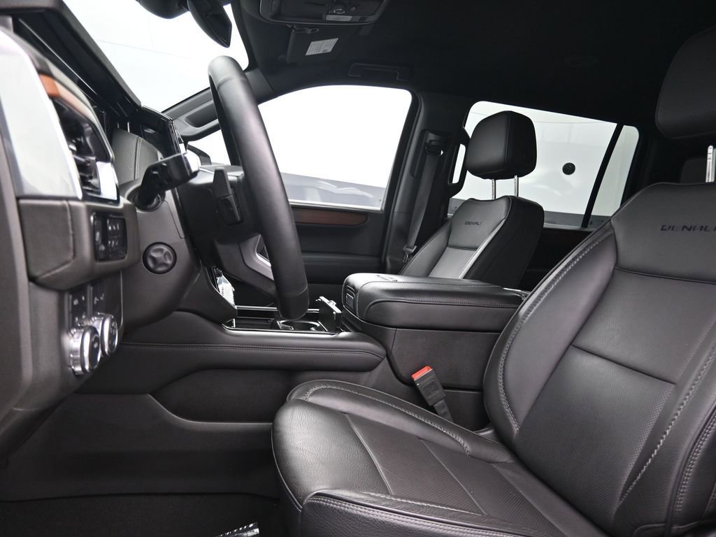 Used 2025 GMC Yukon XL Denali image 17