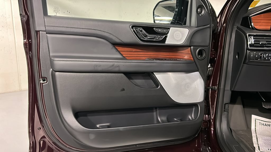 Used 2024 Lincoln Navigator L Reserve AWD/4WD image 11