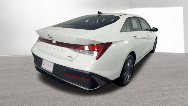 Used 2025 Hyundai Elantra Hybrid FWD image 9