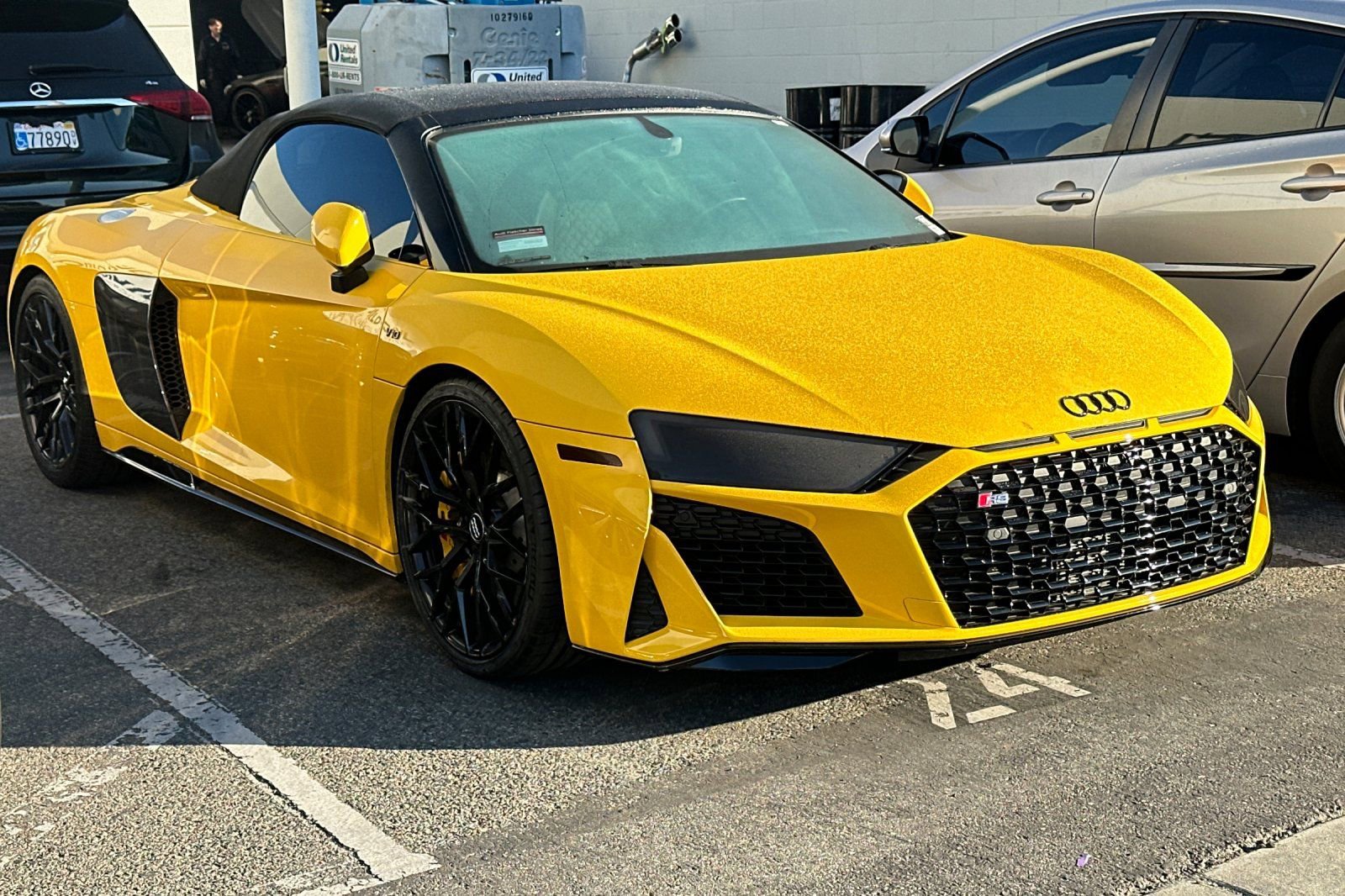 Used 2020 Audi R8 V10 w/ Carbon Exterior Package image 10